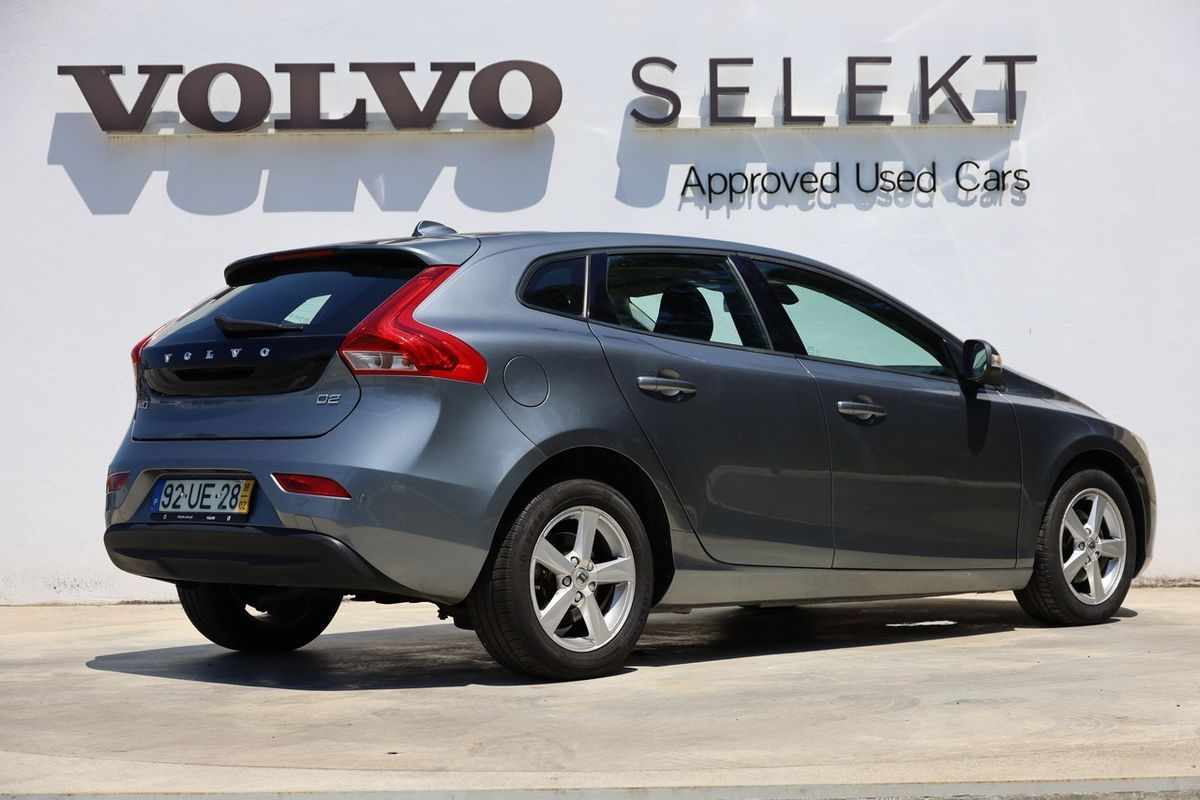 volvo-v40-2018-diesel-1969cc