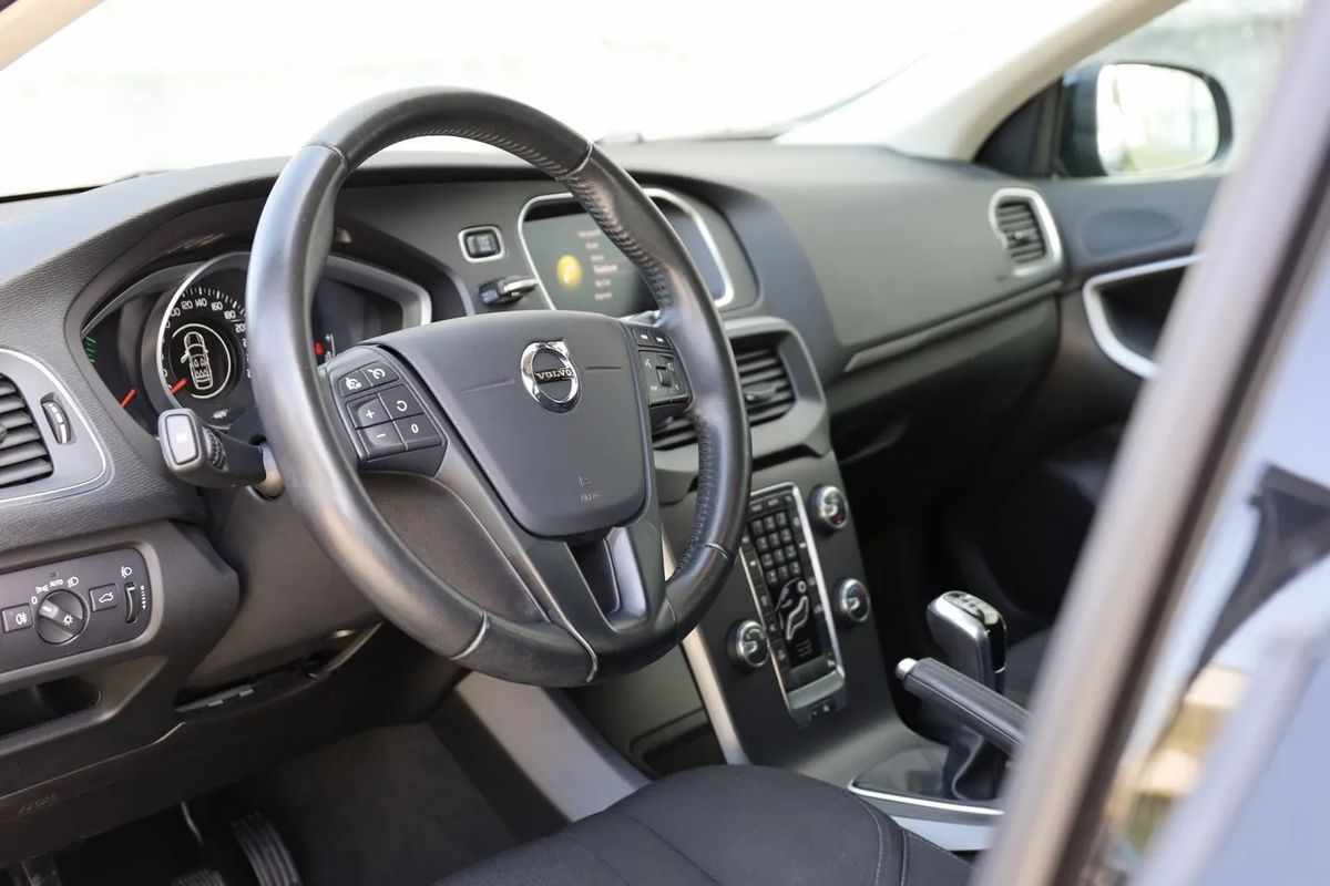 volvo-v40-2018-diesel-1969cc