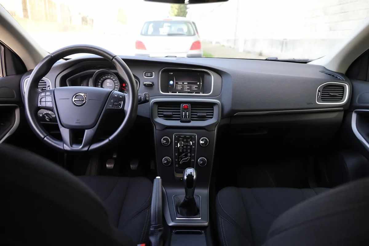 volvo-v40-2018-diesel-1969cc