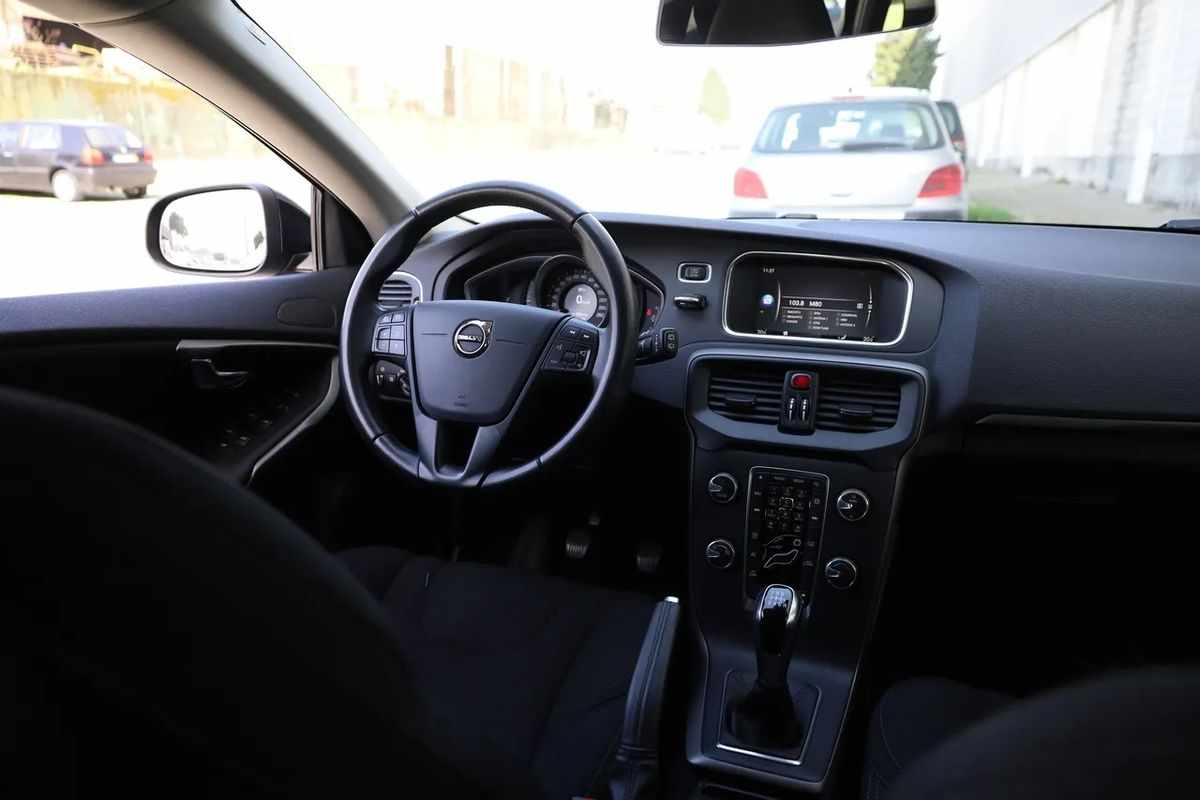 volvo-v40-2018-diesel-1969cc