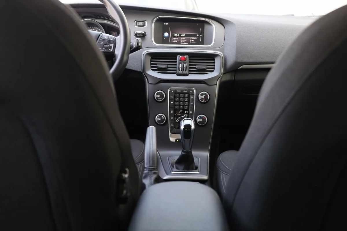 volvo-v40-2018-diesel-1969cc