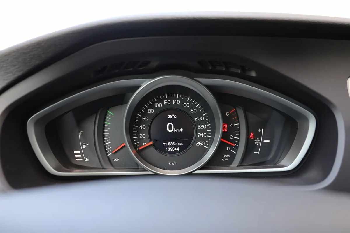 volvo-v40-2018-diesel-1969cc