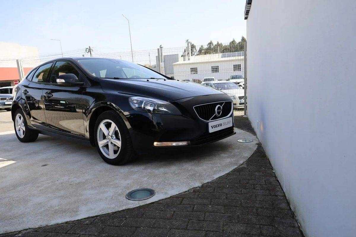 volvo-v40-2018-diesel-1969cc