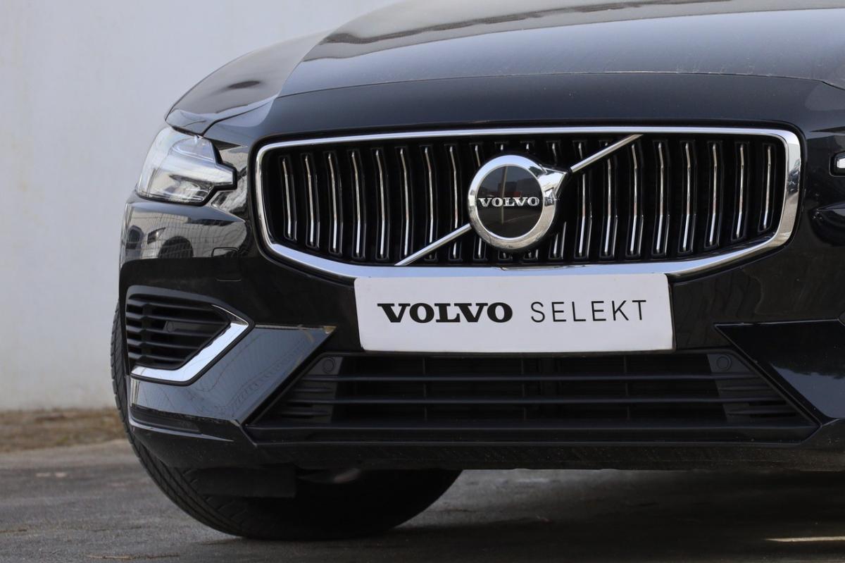 volvo-v60-2023-hibrido-a-gasolina-1969cc