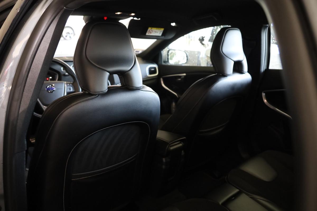 volvo-v40-2016-diesel-1969cc