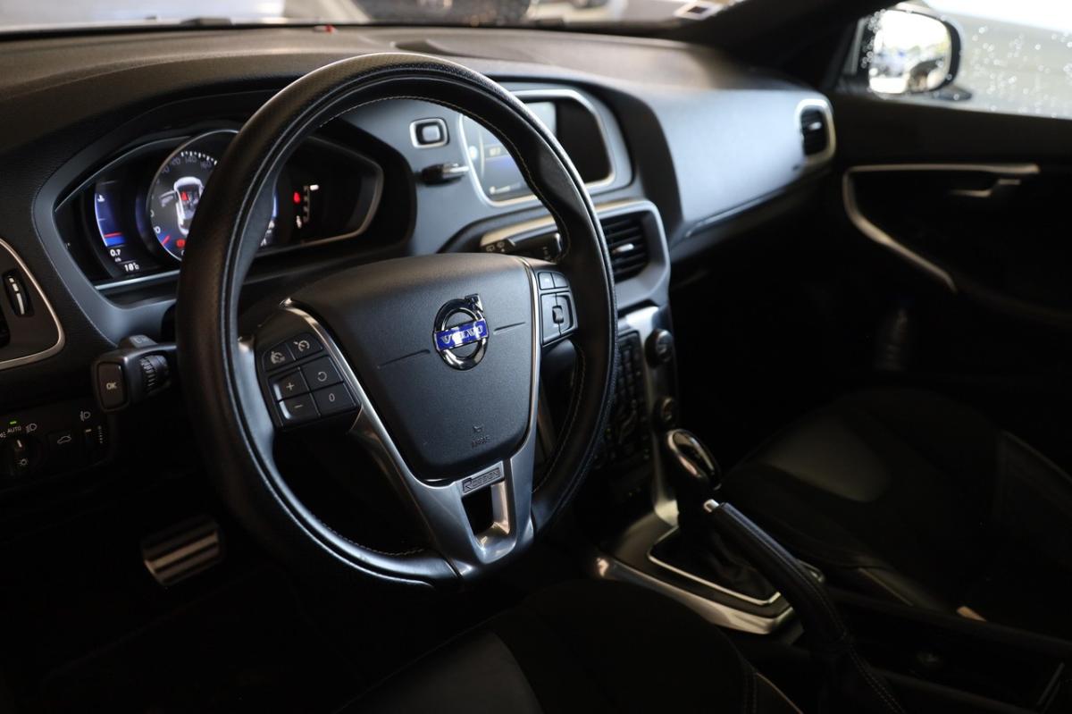 volvo-v40-2016-diesel-1969cc