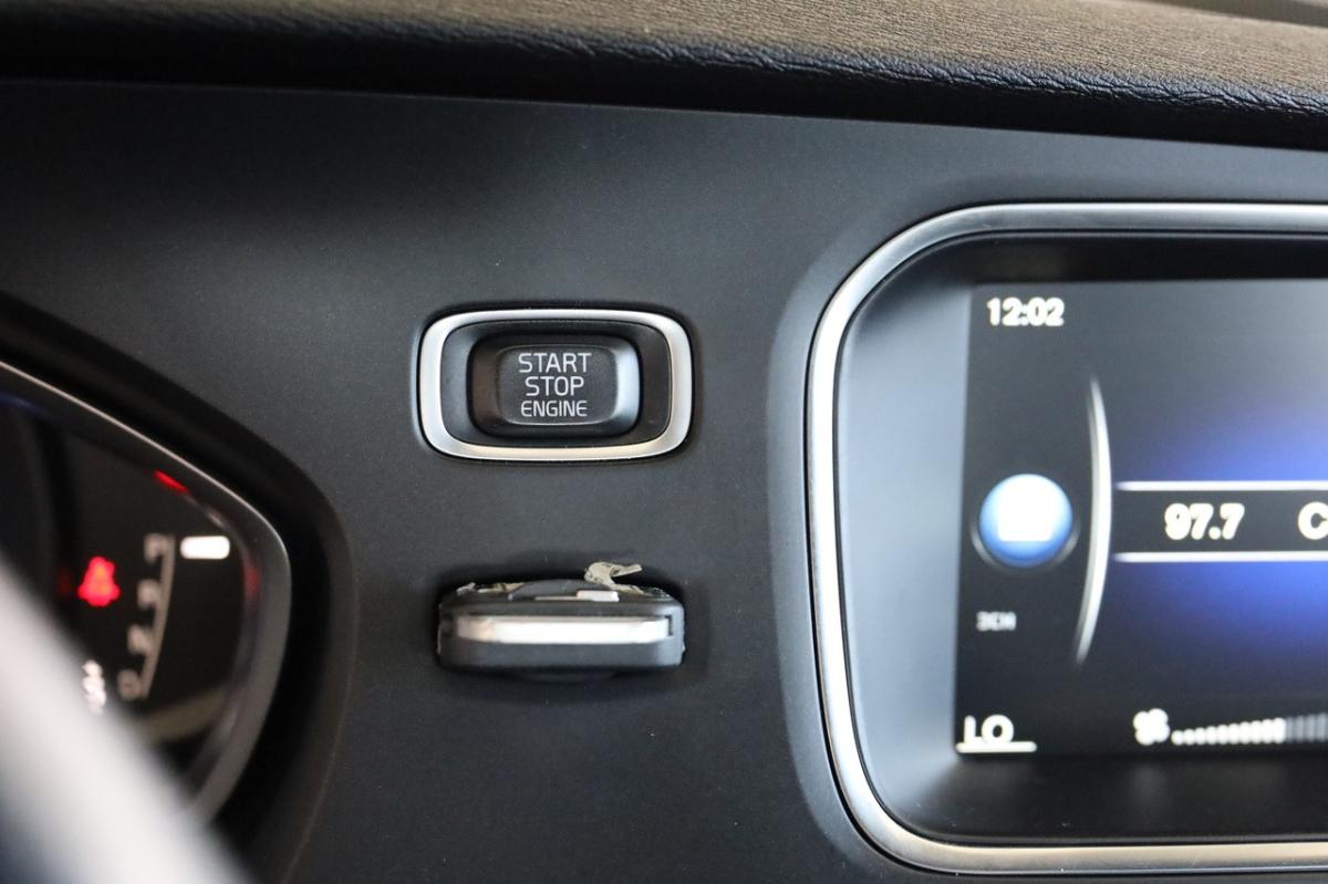 volvo-v40-2016-diesel-1969cc