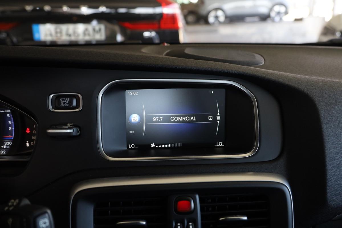 volvo-v40-2016-diesel-1969cc