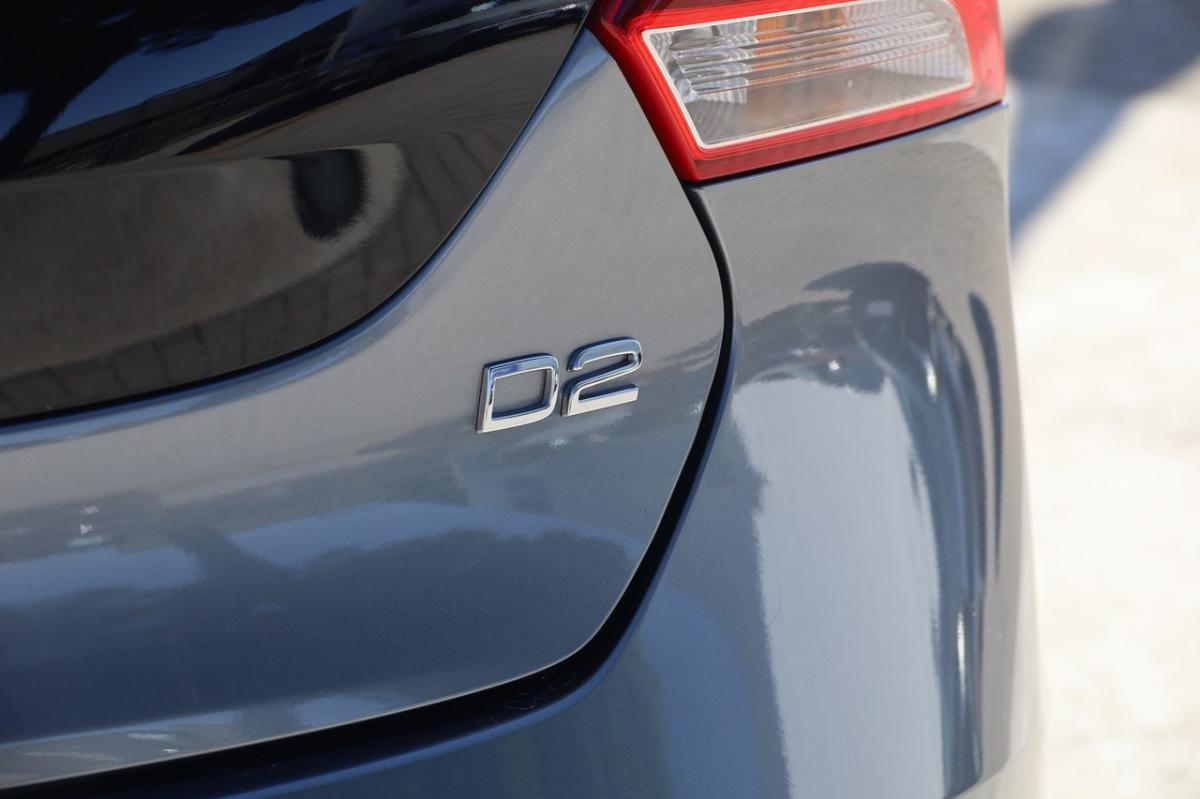 volvo-v40-2016-diesel-1969cc