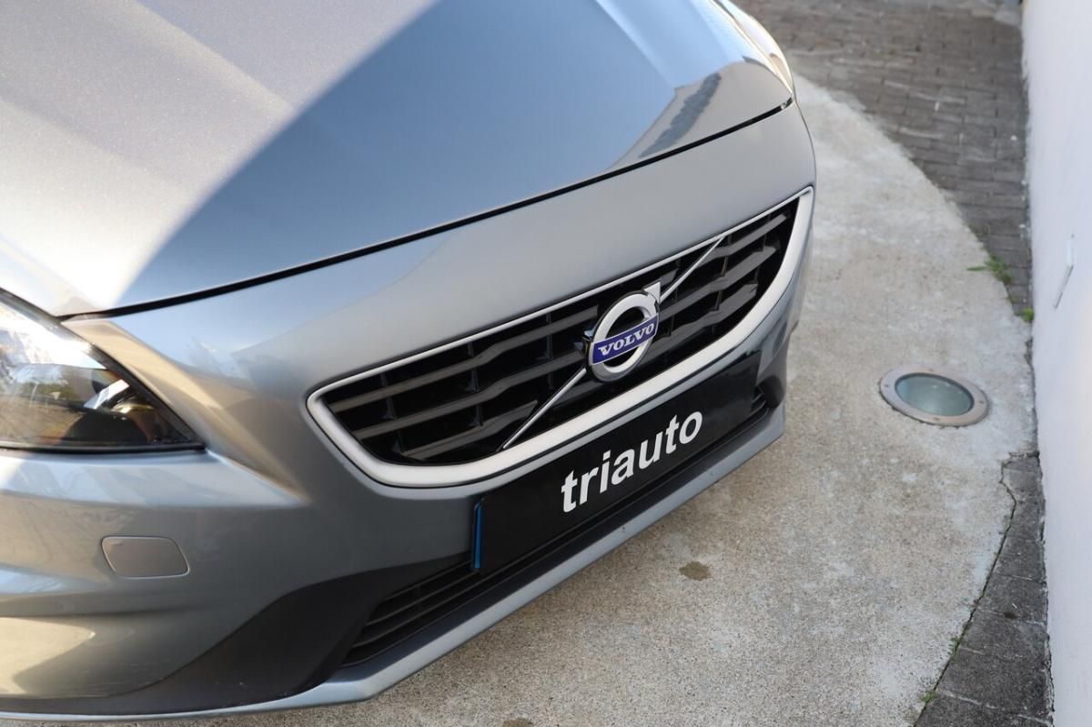 volvo-v40-2016-diesel-1969cc