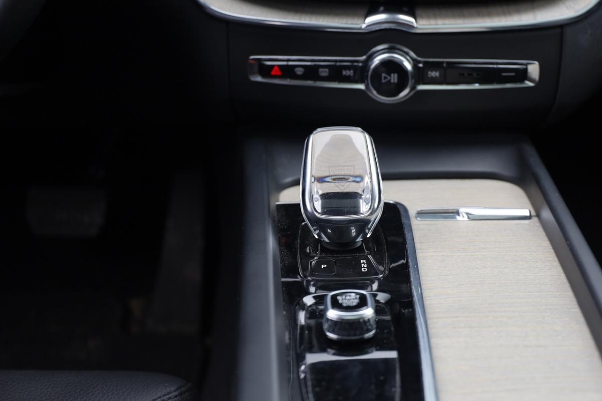 volvo-xc60-2022-hibrido-a-gasolina-1969cc
