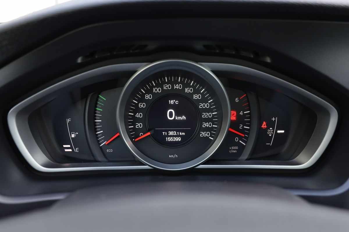 volvo-v40-2017-diesel-1969cc