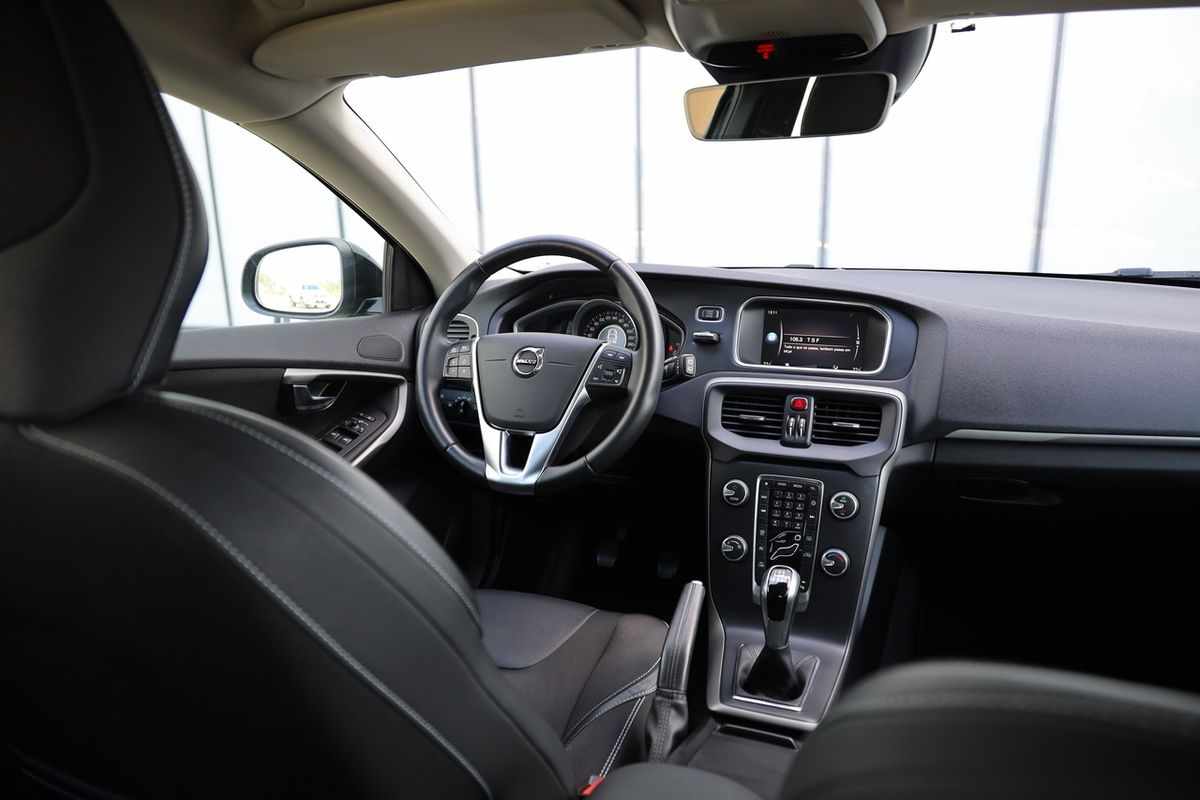 volvo-v40-2017-diesel-1969cc