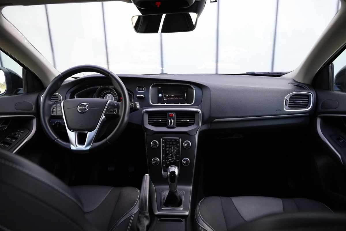 volvo-v40-2017-diesel-1969cc