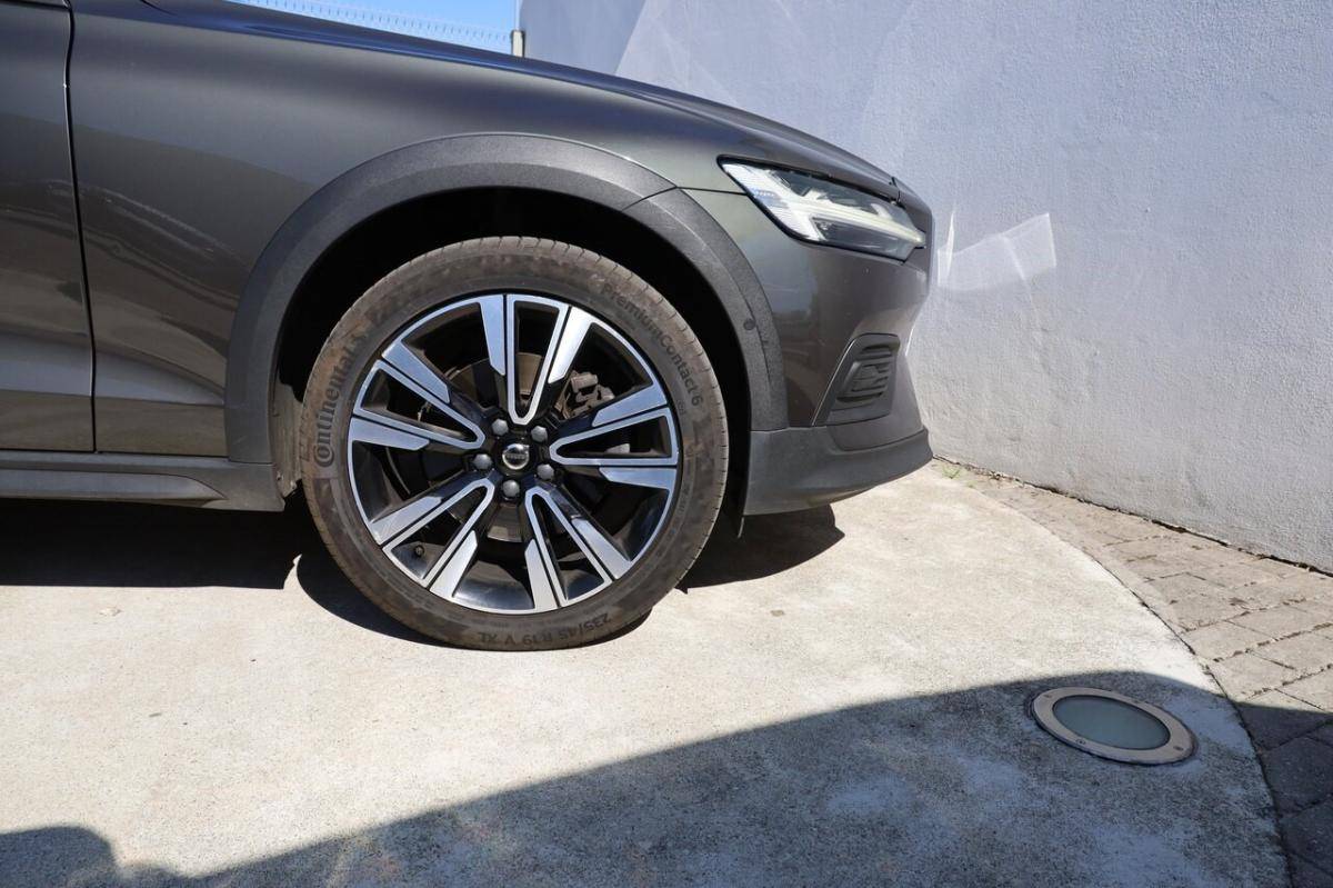 volvo-v60-cross-country-2019-diesel-1969cc
