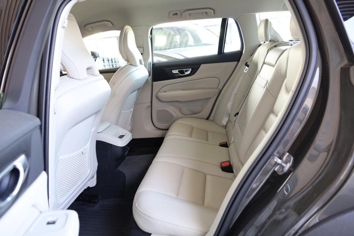 volvo-v60-cross-country-2019-diesel-1969cc