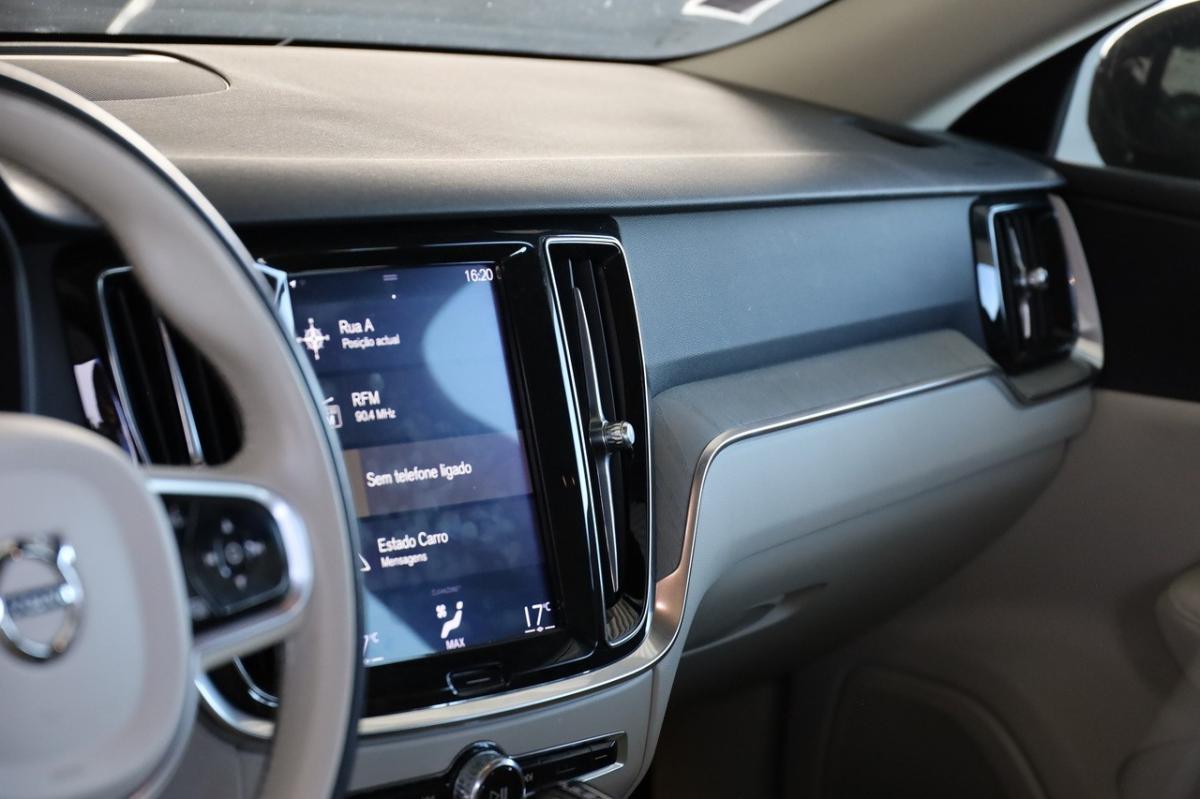volvo-v60-cross-country-2019-diesel-1969cc