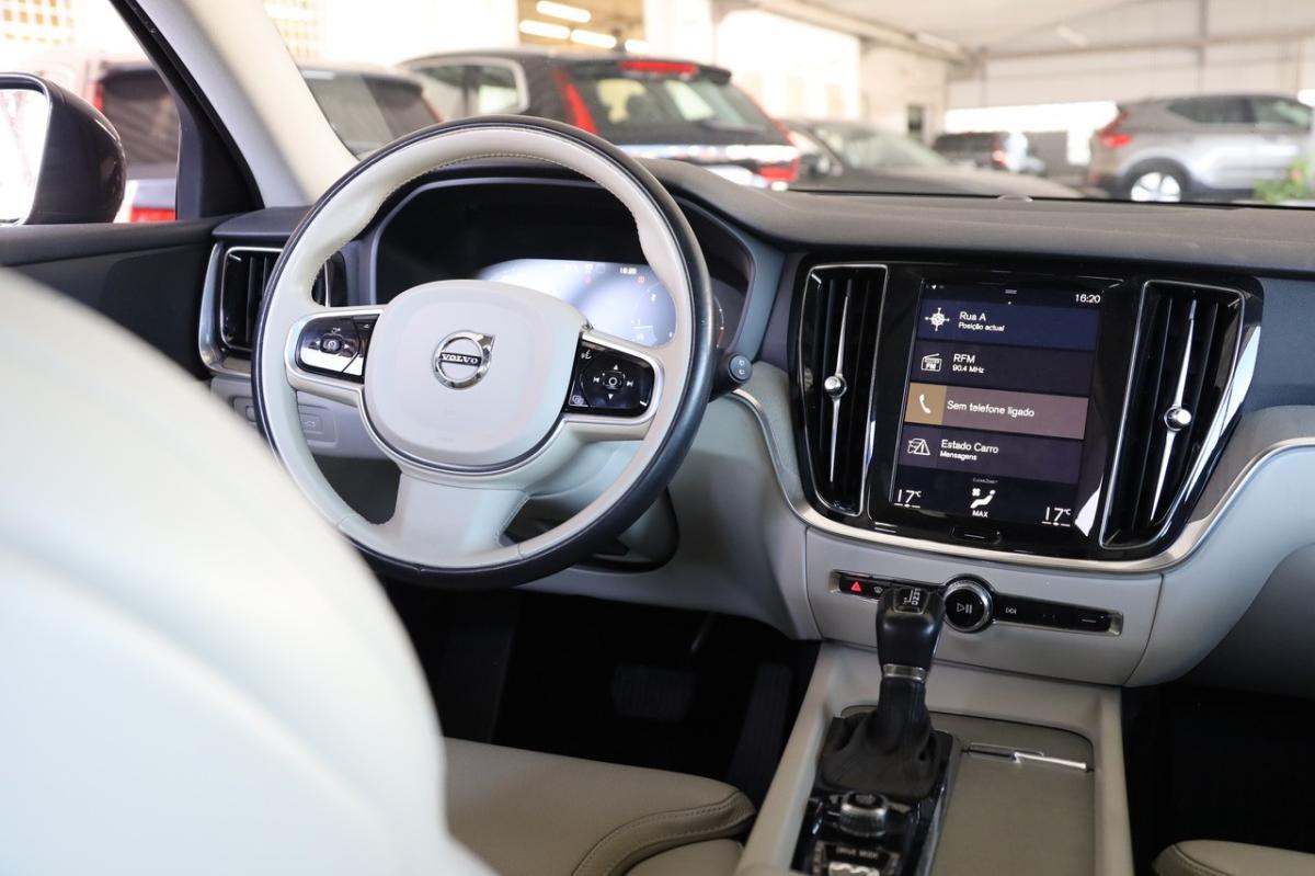 volvo-v60-cross-country-2019-diesel-1969cc