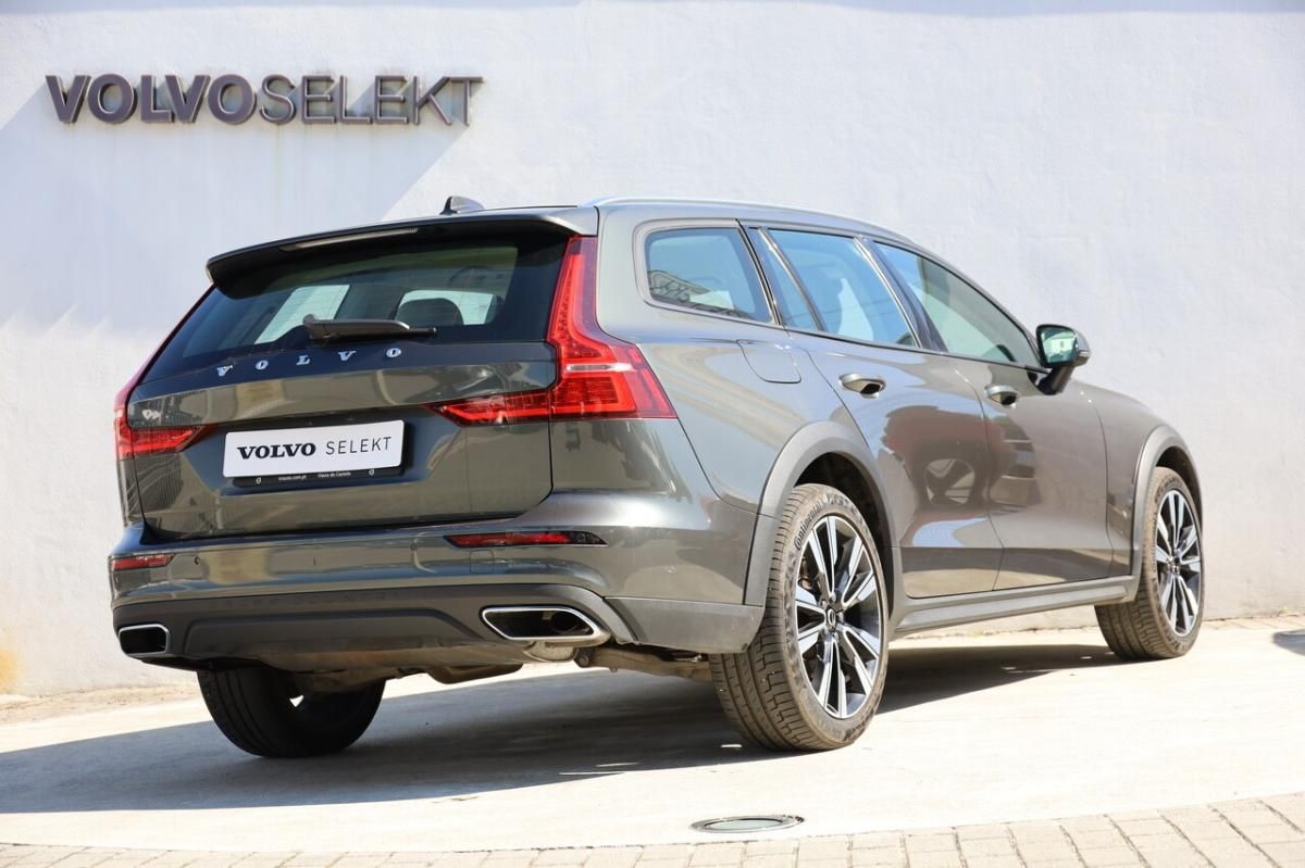 volvo-v60-cross-country-2019-diesel-1969cc