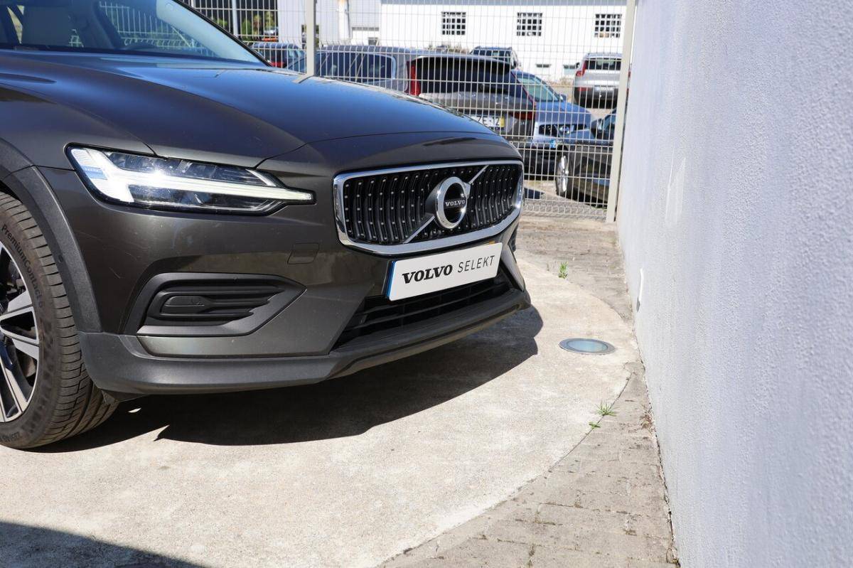 volvo-v60-cross-country-2019-diesel-1969cc