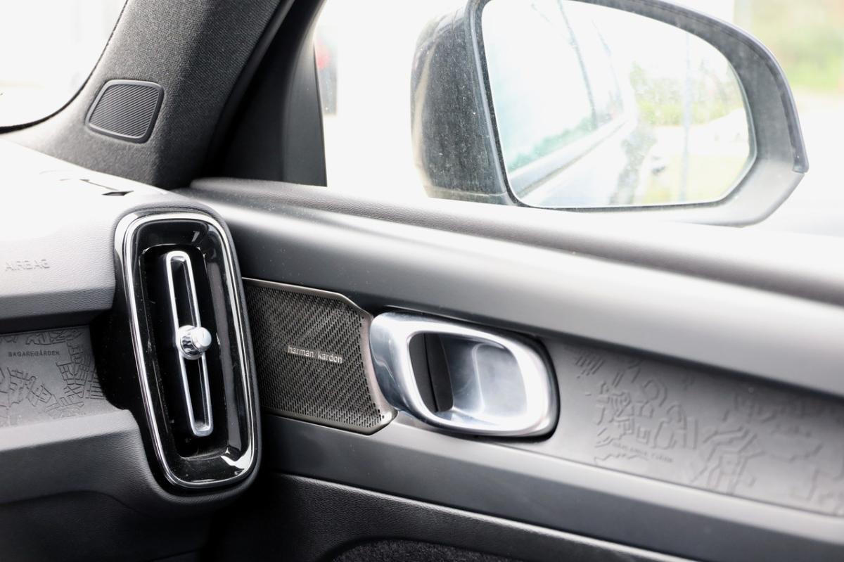 volvo-xc40-2023-eletrico-0cc
