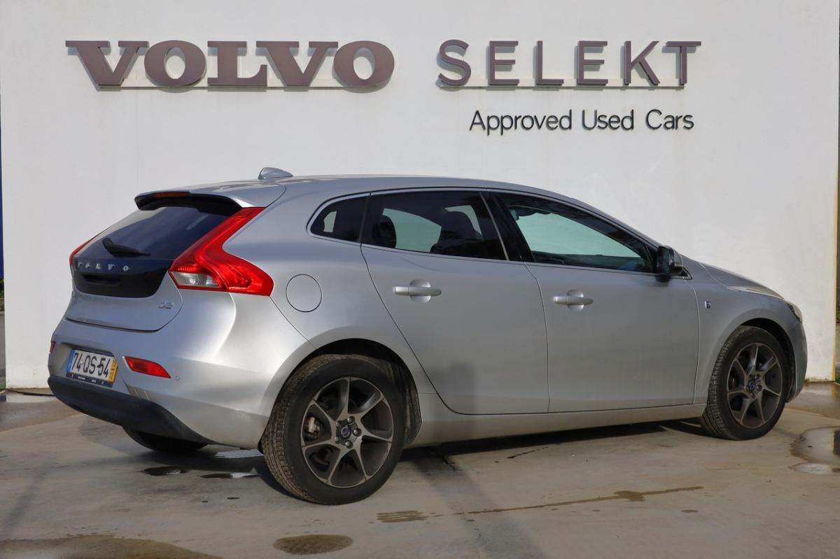 volvo-v40-2015-diesel-1969cc