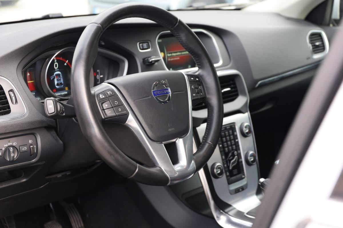 volvo-v40-2015-diesel-1969cc