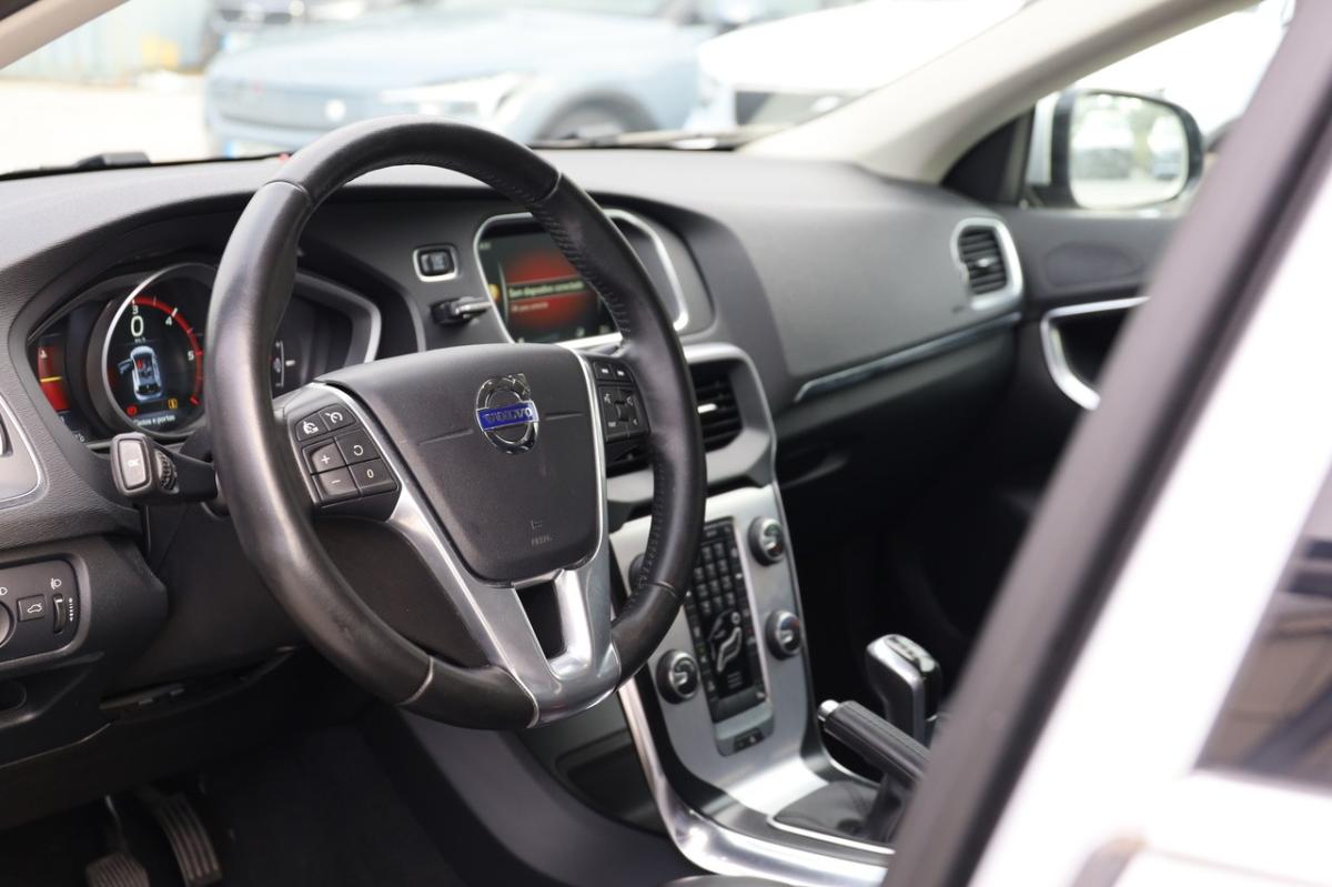 volvo-v40-2015-diesel-1969cc