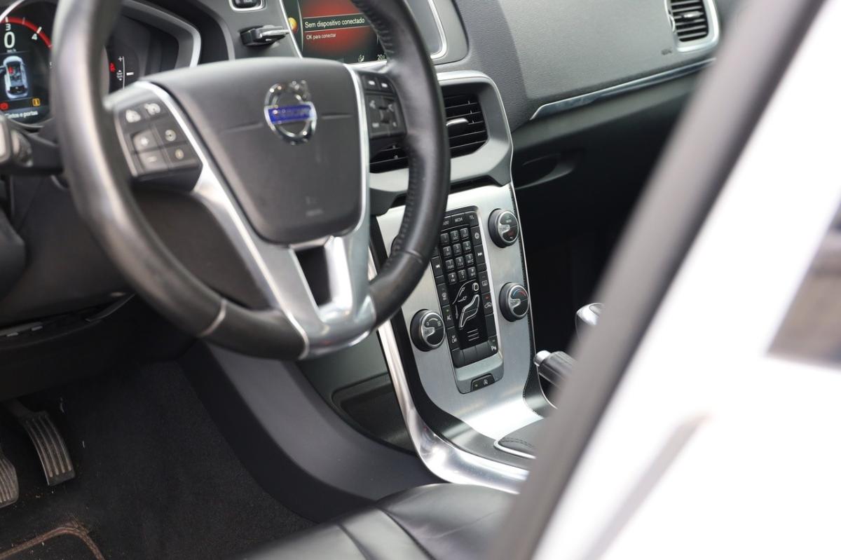 volvo-v40-2015-diesel-1969cc