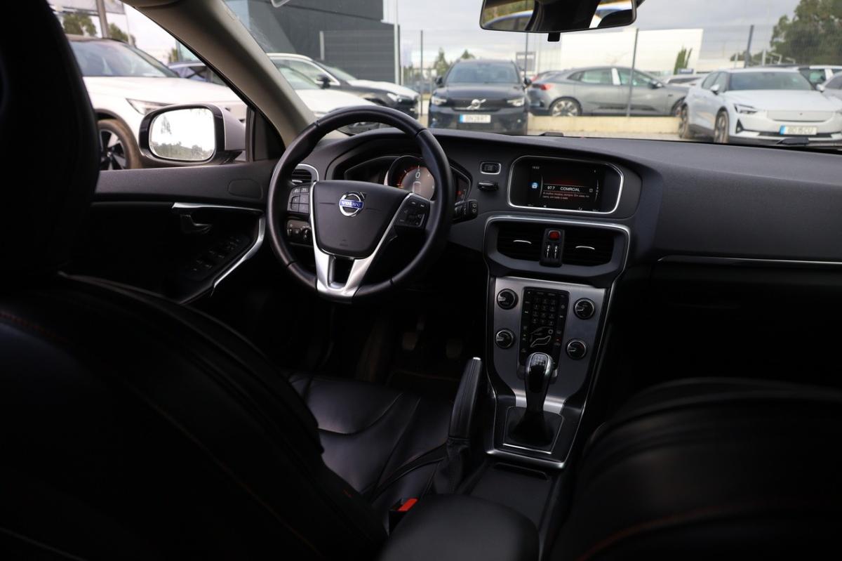 volvo-v40-2015-diesel-1969cc
