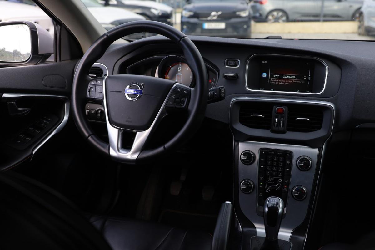 volvo-v40-2015-diesel-1969cc