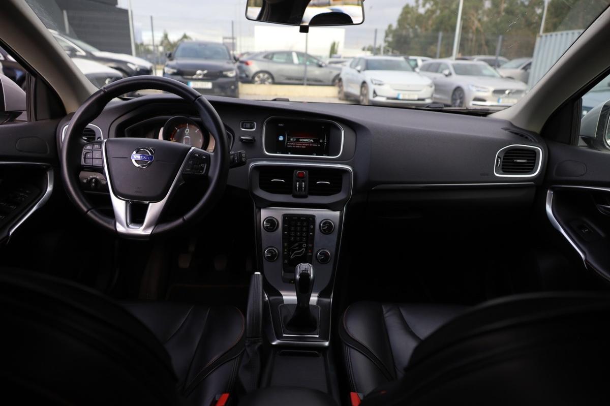volvo-v40-2015-diesel-1969cc