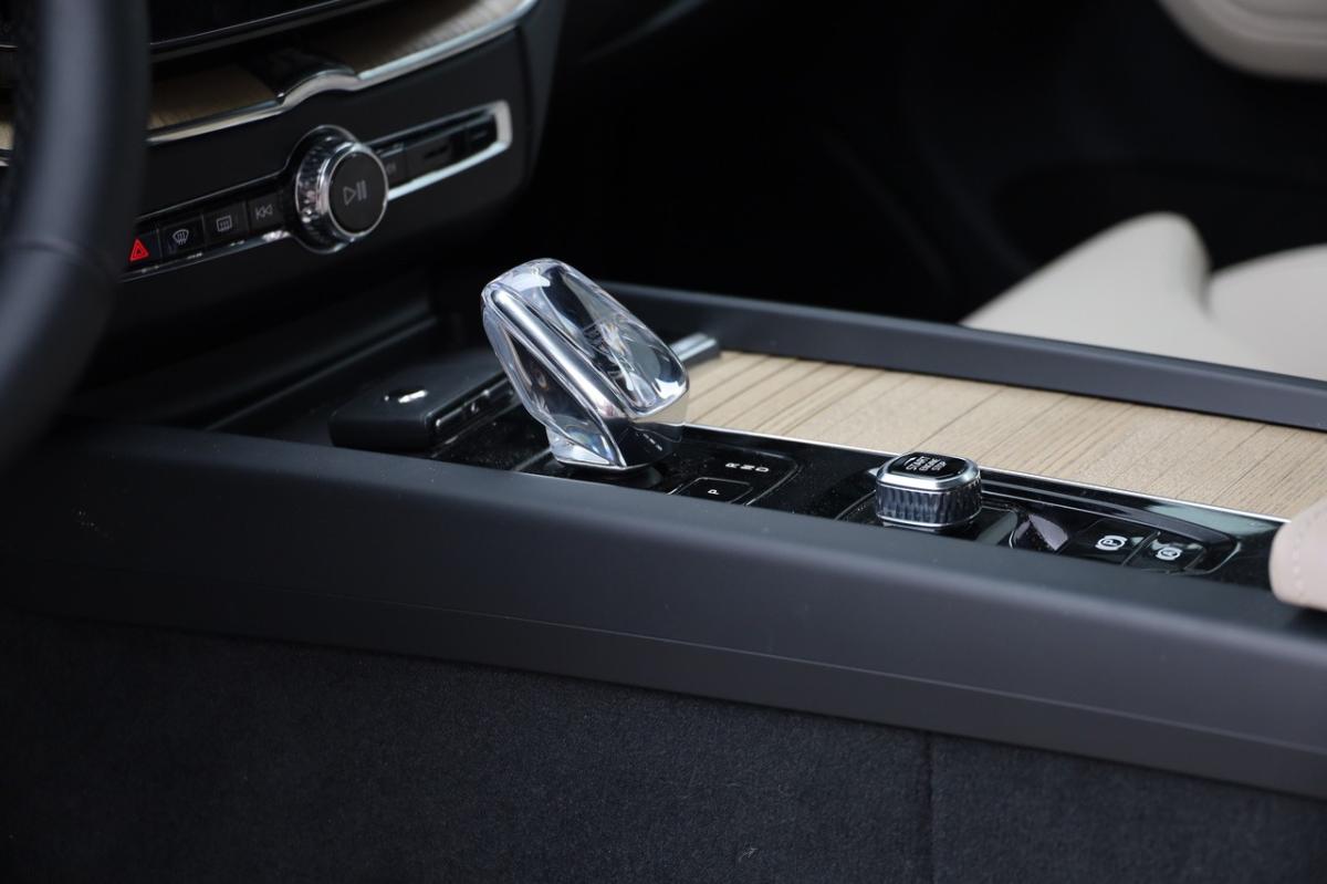 volvo-xc60-2025-hibrido-a-gasolina-1969cc