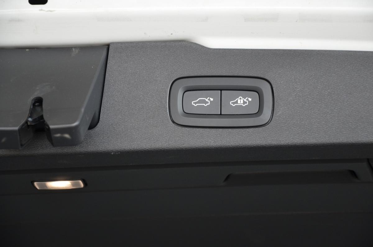 volvo-v60-2024-hibrido-a-gasolina-1969cc