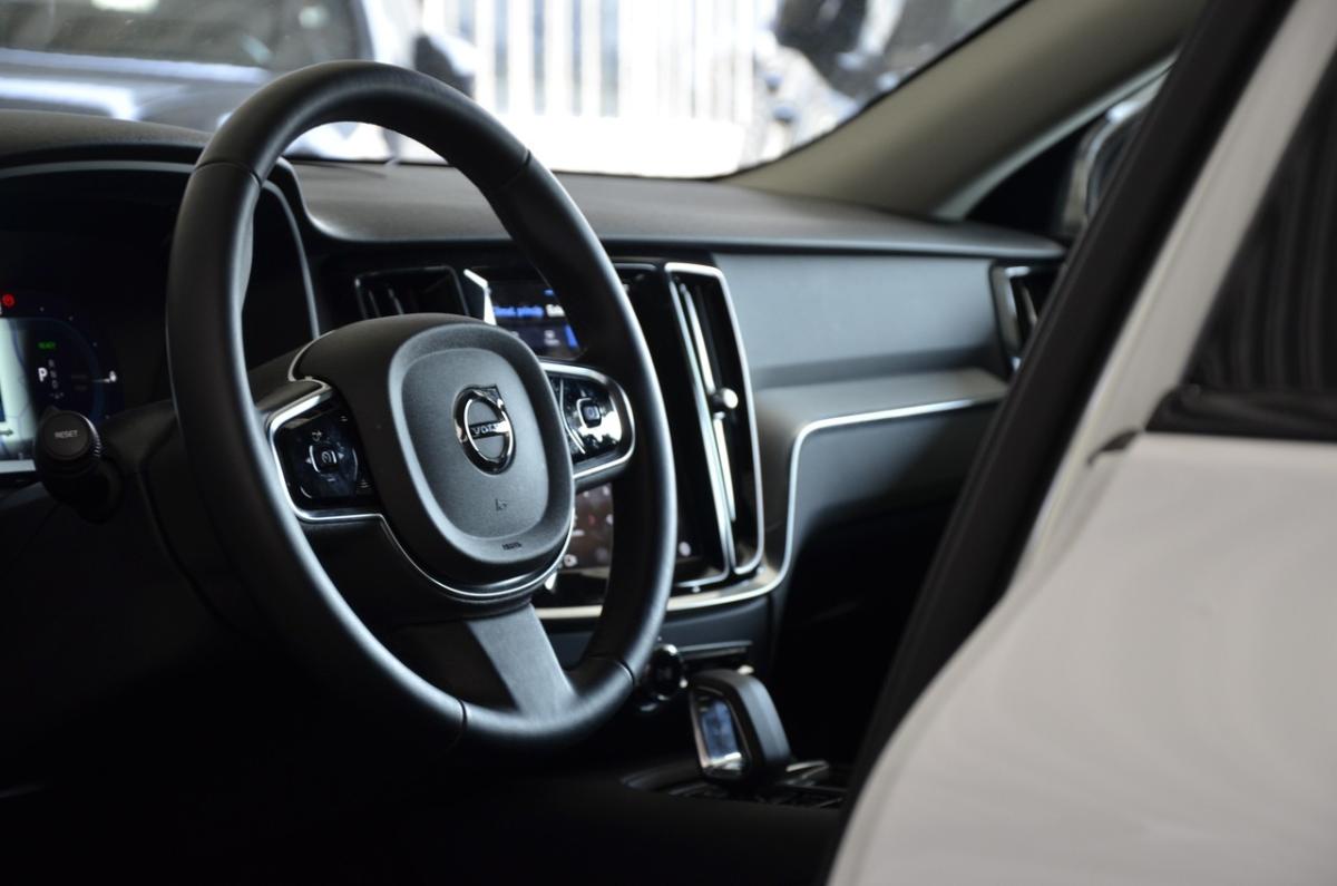 volvo-v60-2024-hibrido-a-gasolina-1969cc