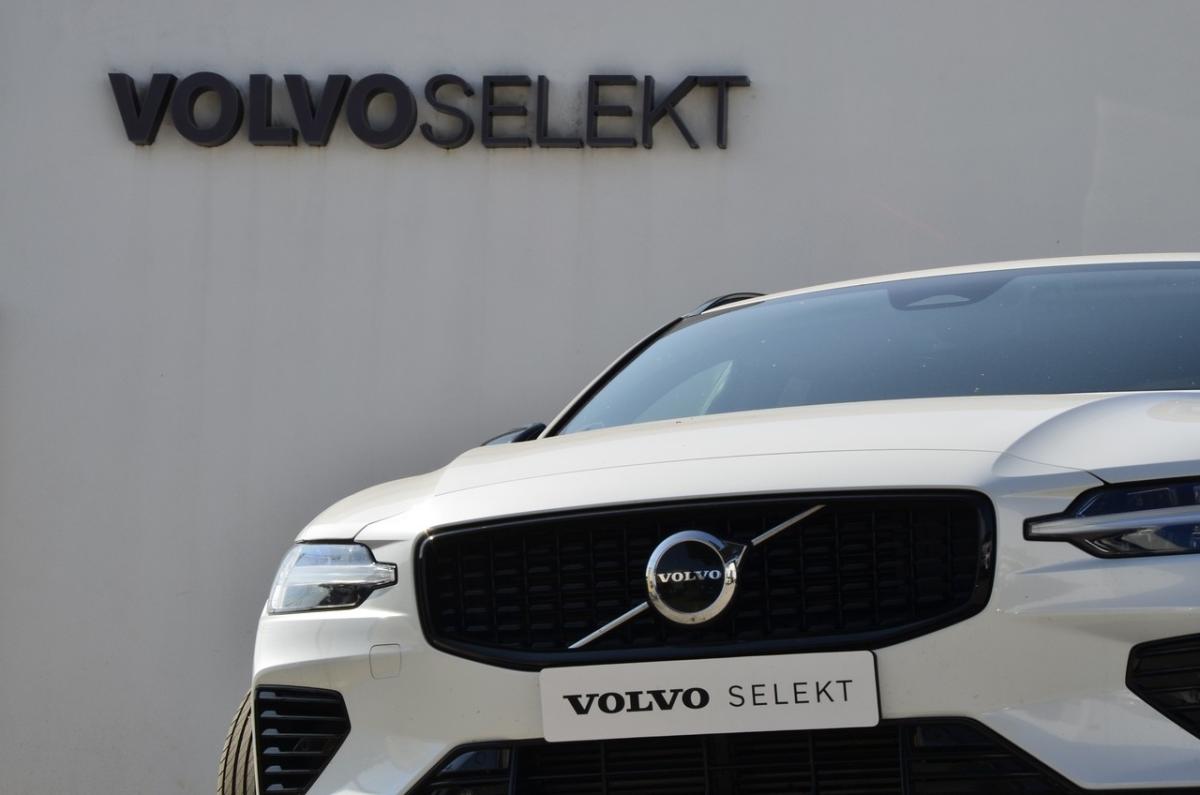 volvo-v60-2024-hibrido-a-gasolina-1969cc