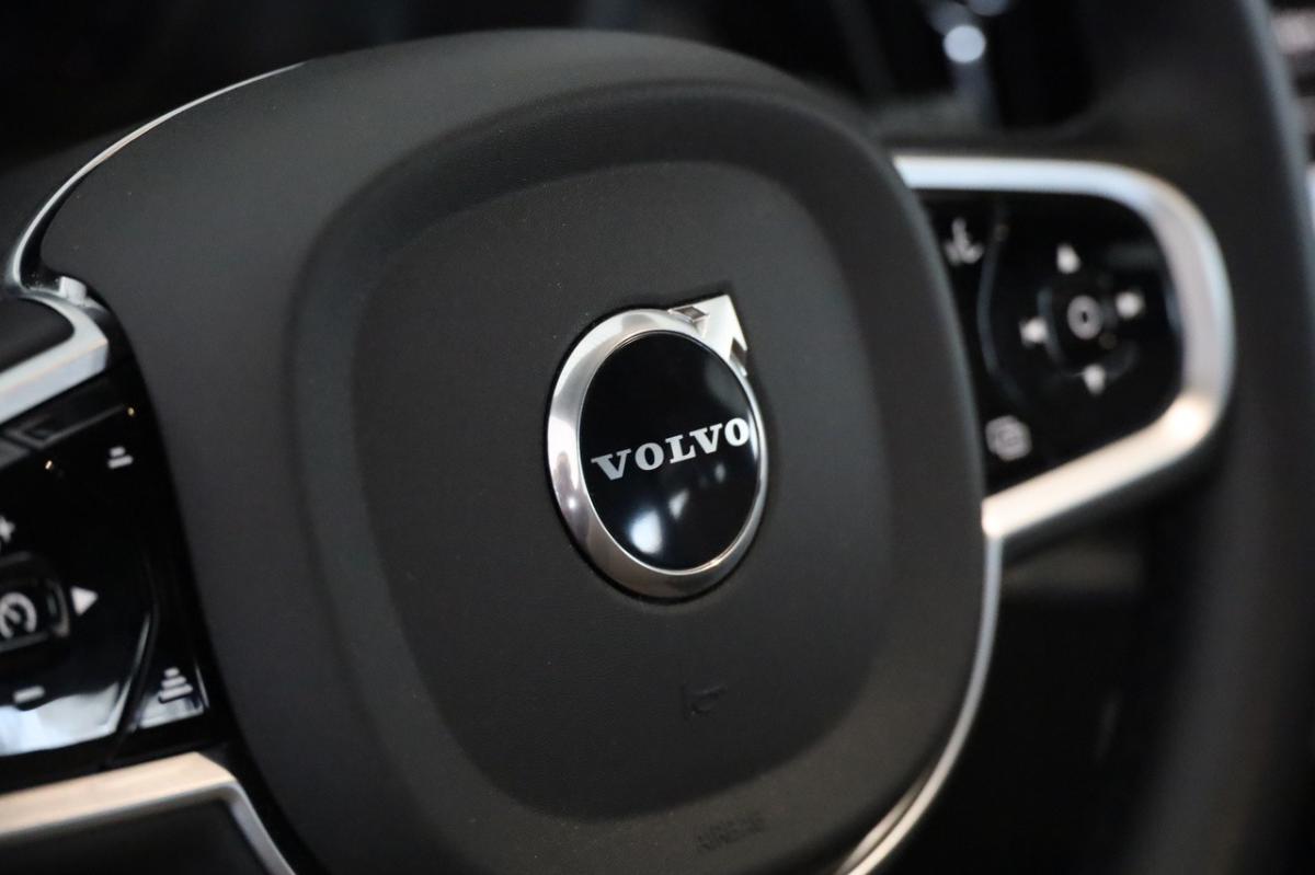 volvo-xc60-2025-hibrido-a-gasolina-1969cc