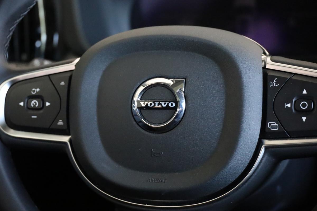volvo-xc60-2024-hibrido-a-gasolina-1969cc