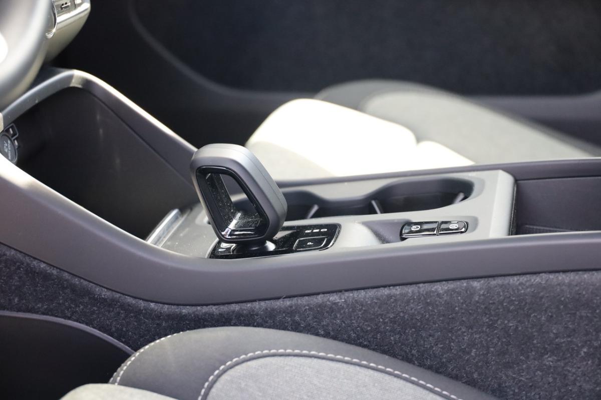 volvo-xc40-2023-hibrido-a-gasolina-1477cc