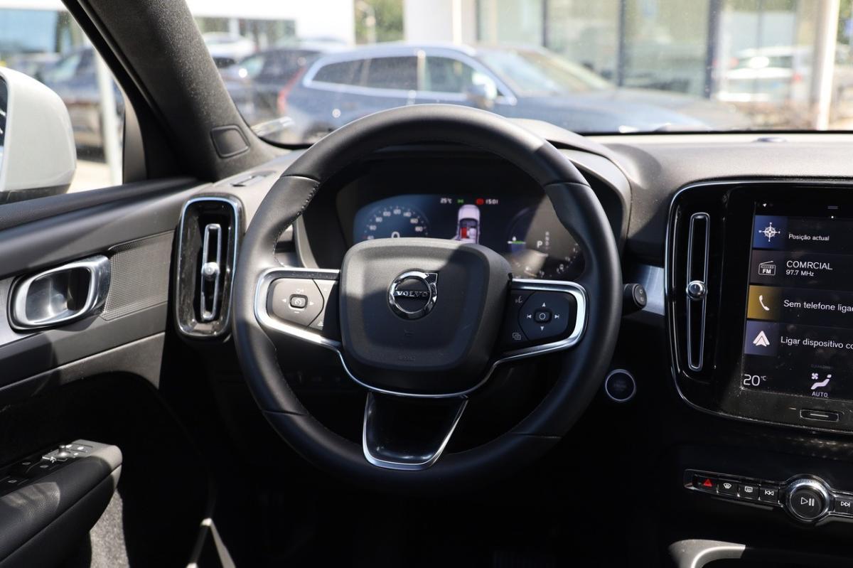 volvo-xc40-2023-hibrido-a-gasolina-1477cc