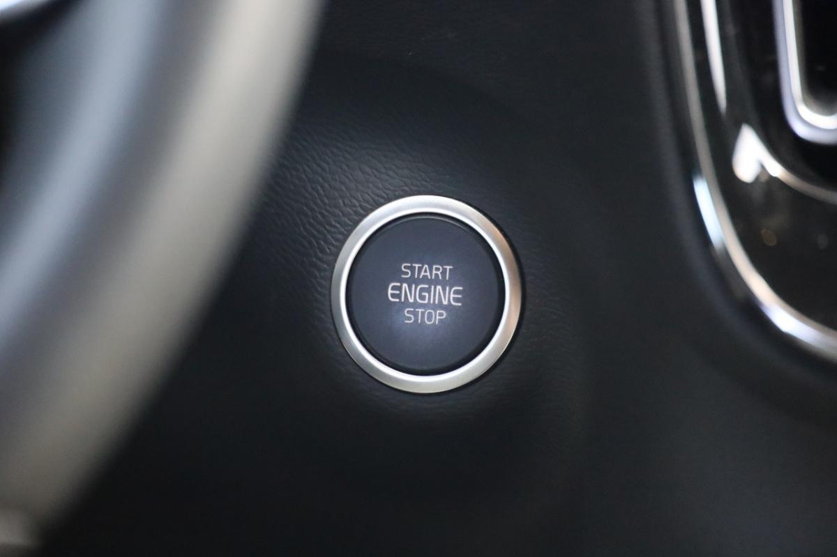 volvo-xc40-2023-hibrido-a-gasolina-1477cc
