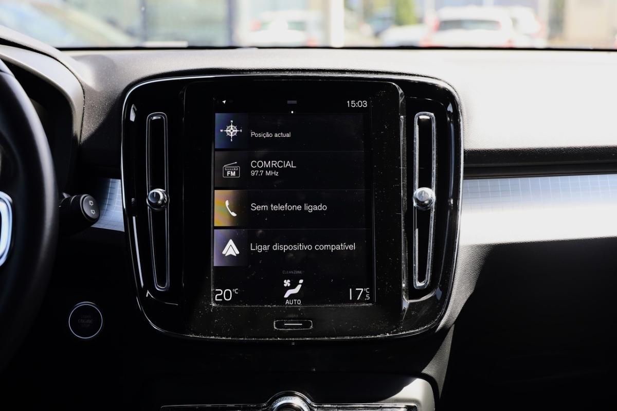 volvo-xc40-2023-hibrido-a-gasolina-1477cc