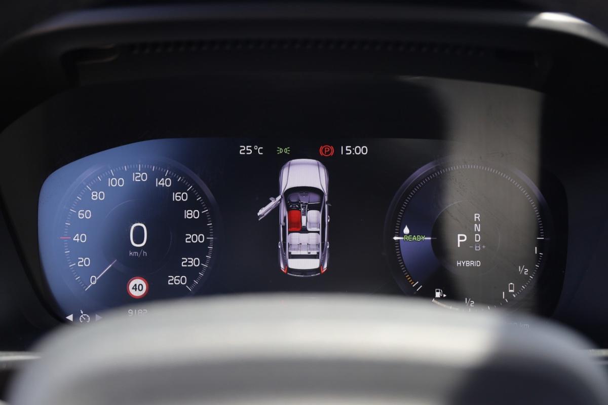 volvo-xc40-2023-hibrido-a-gasolina-1477cc