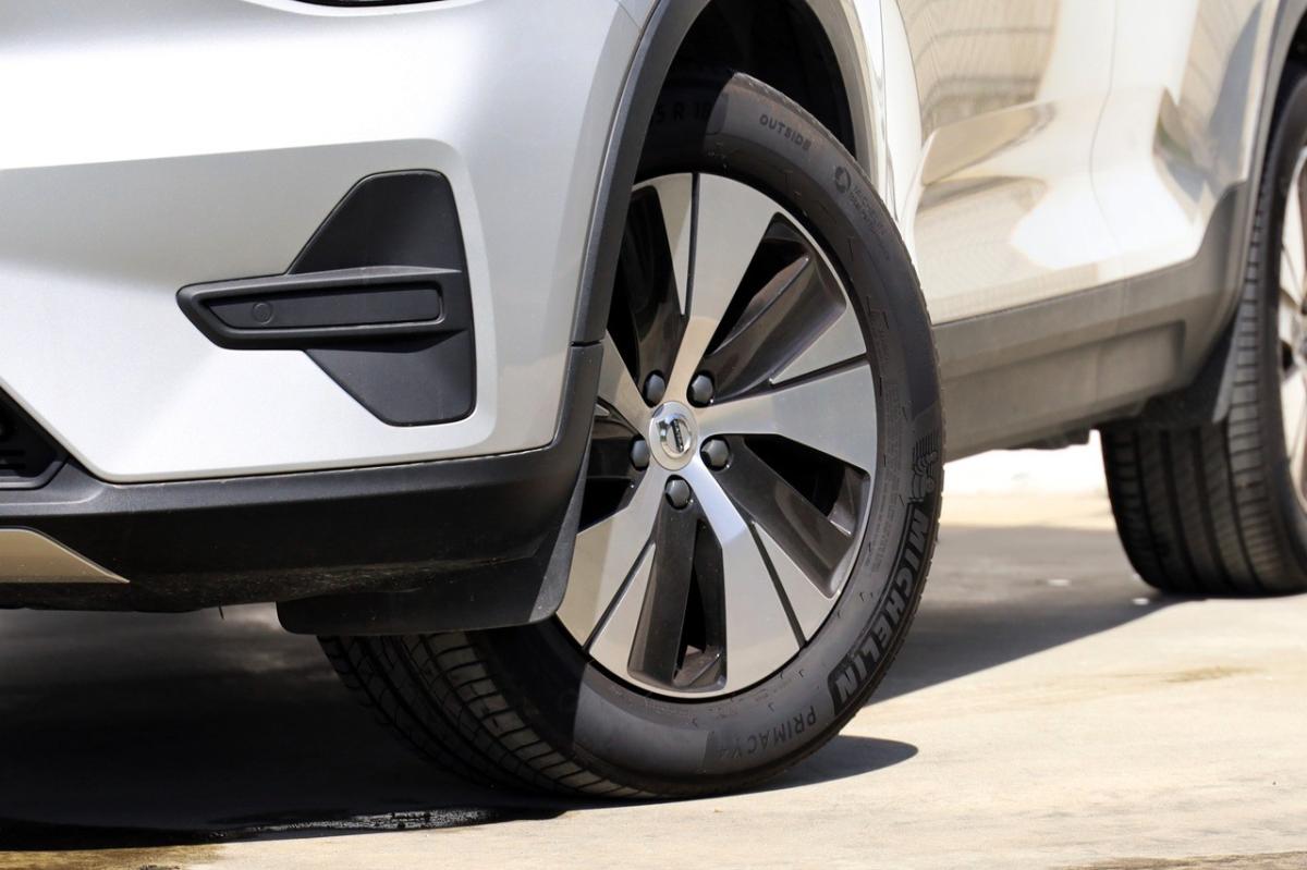 volvo-xc40-2023-hibrido-a-gasolina-1477cc