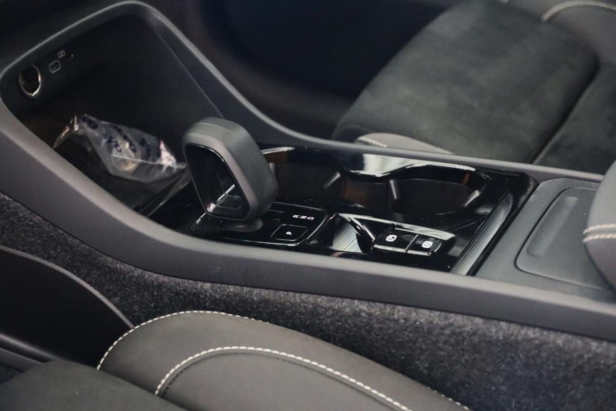 volvo-xc40-2025-gasolina-1969cc