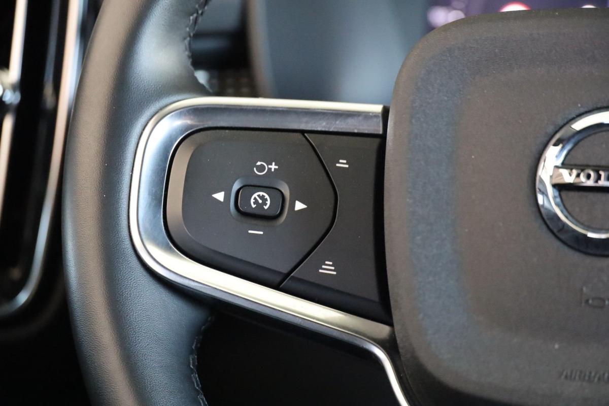 volvo-xc40-2025-gasolina-1969cc