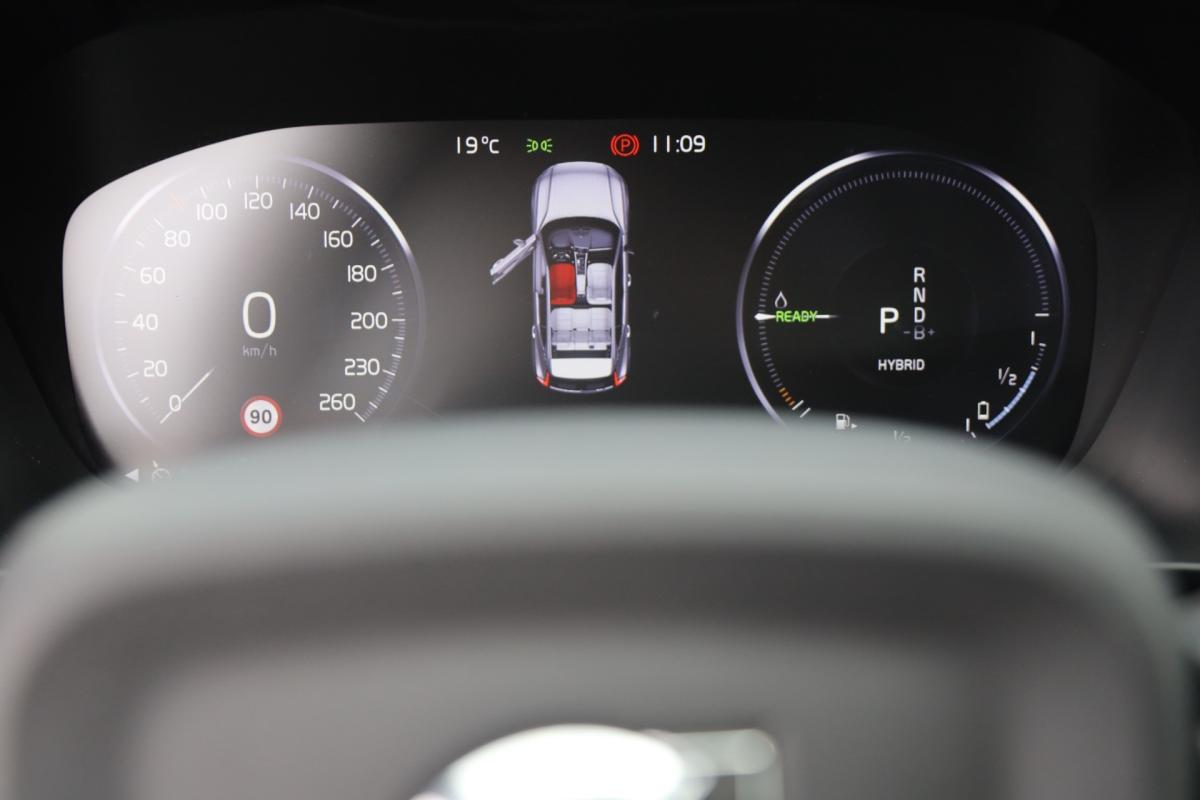 volvo-xc40-2022-hibrido-a-gasolina-1477cc