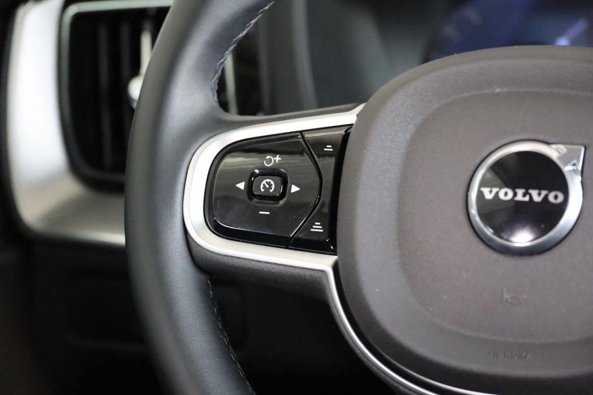 volvo-xc60-2025-hibrido-a-gasolina-1969cc