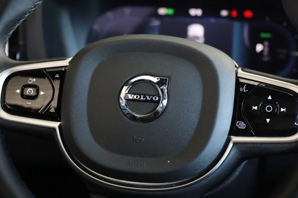 volvo-xc60-2025-hibrido-a-gasolina-1969cc