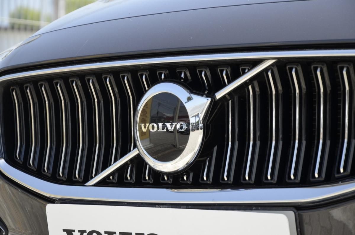 volvo-v60-2024-hibrido-a-gasolina-1969cc